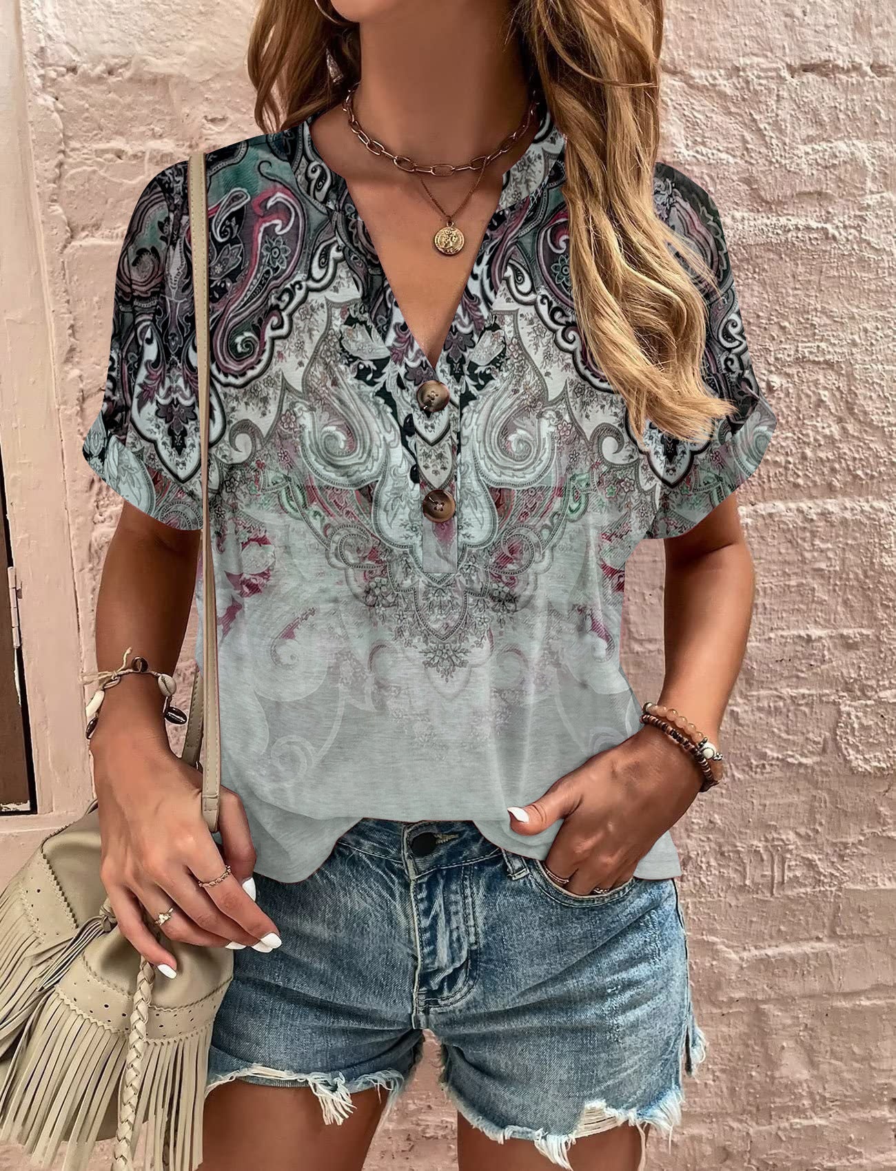 Damen Lässiges Kurzärmliges Blusenshirt mit Verspieltem Paisleymuster und Modernen Knopfdetails Heidi-Mode - Image 8