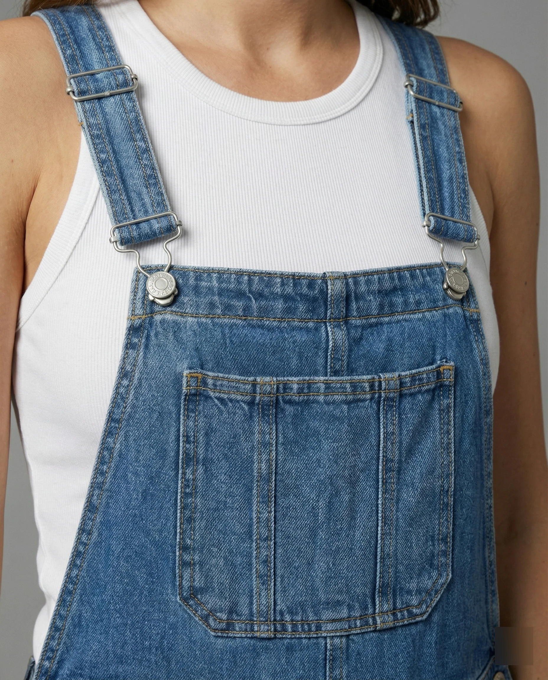 Damen Jeans Latzhose Oversized mit tiefen Taschen - Image 3