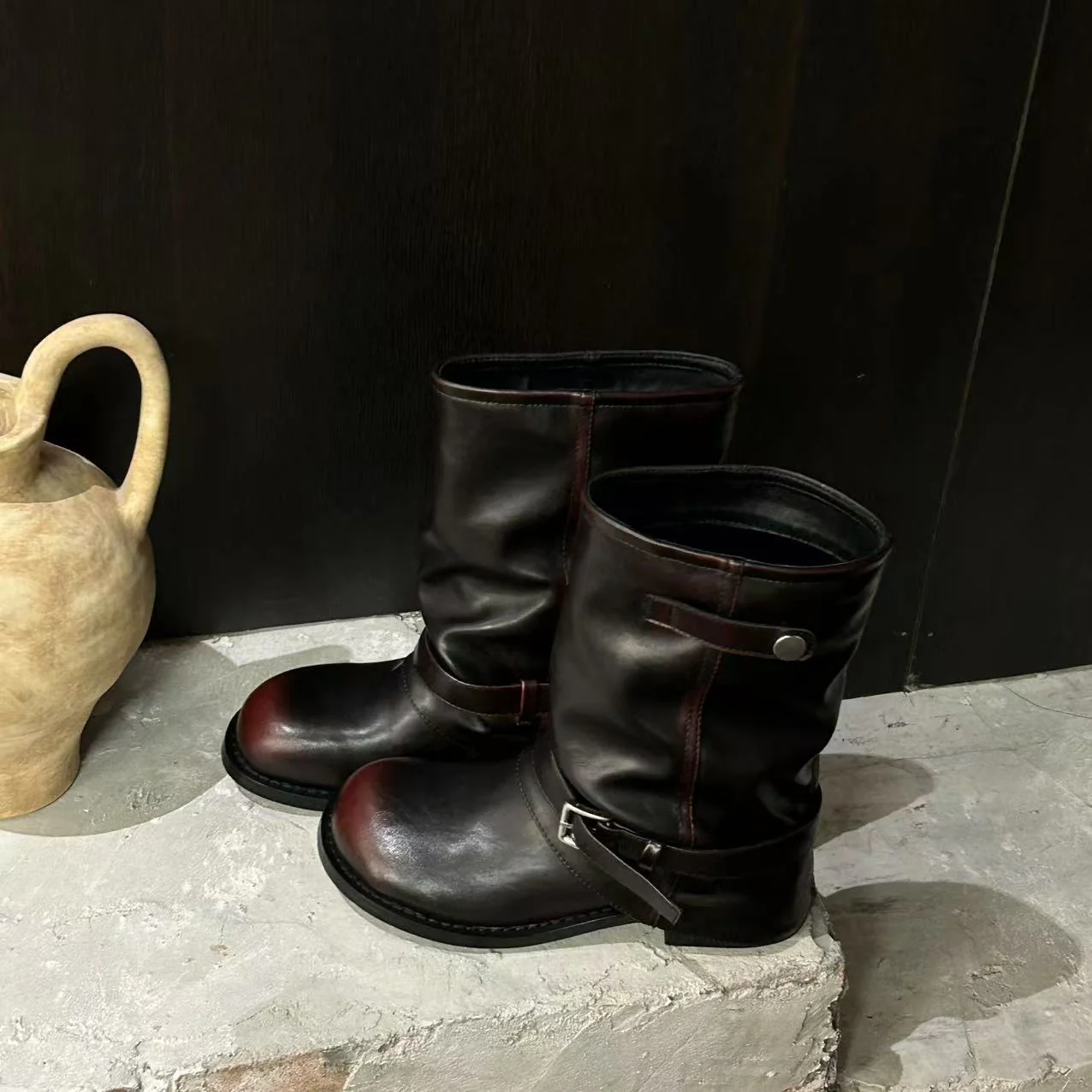 Damen Lederstiefel mit modischen Schnallenverzierungen Heidi Mode - Image 7