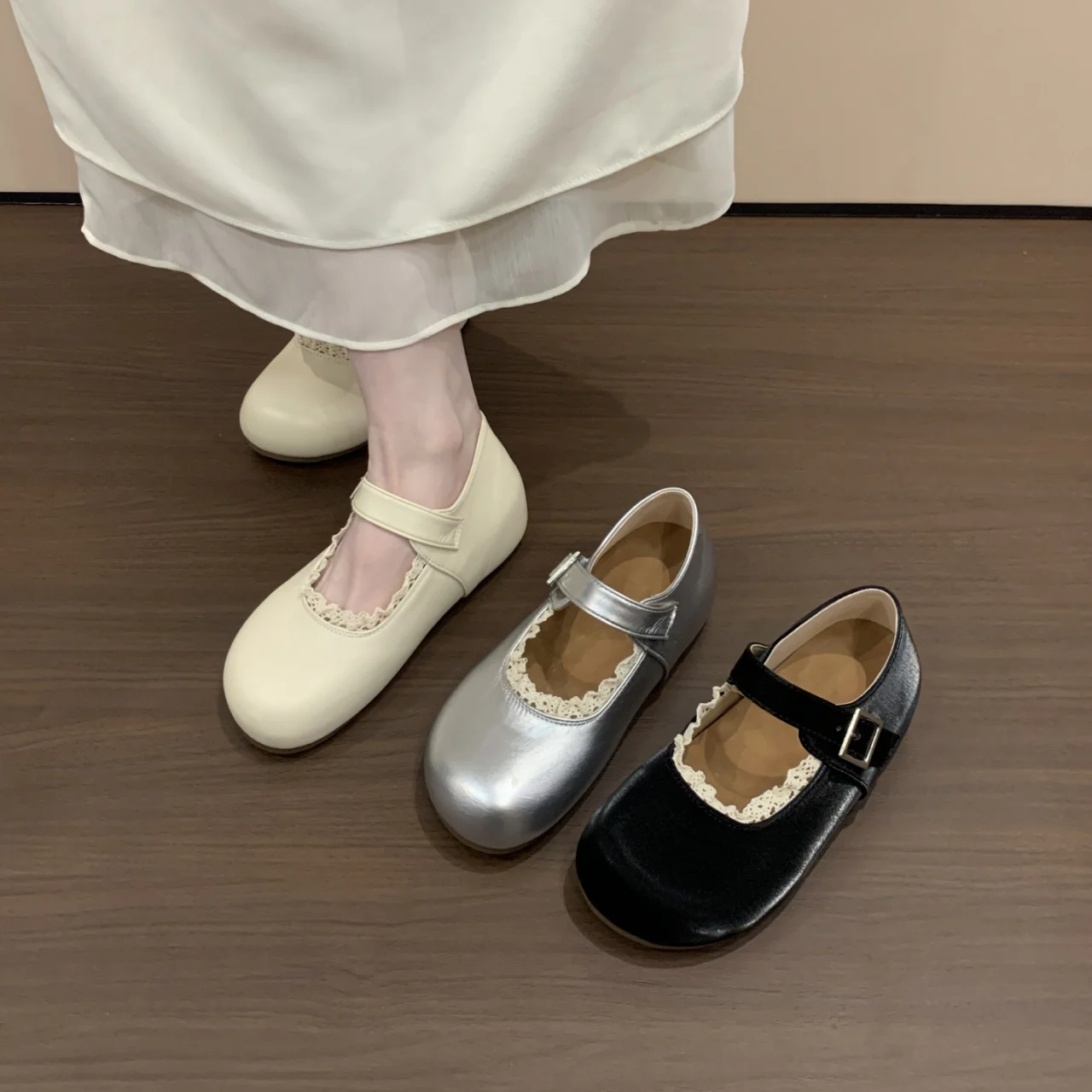 Damen Mary Jane Schuhe mit dekorativer Schnalle und eleganter Spitze Heidi Mode - Image 4