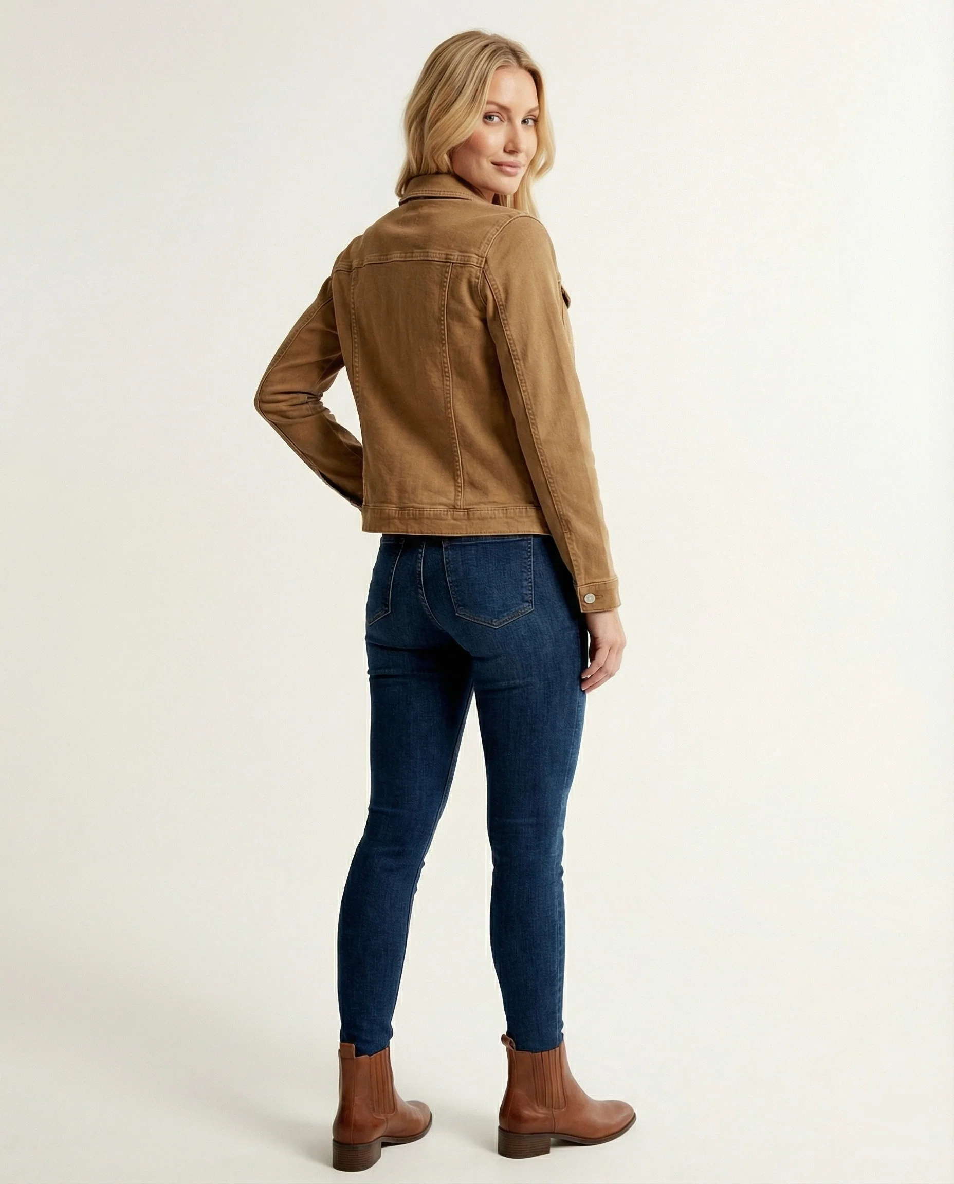 Damen Mode kurze klassische Jeansjacke mit aufgesetzten Brusttaschen und verkürztem Saum Heidi-Mode - Image 4