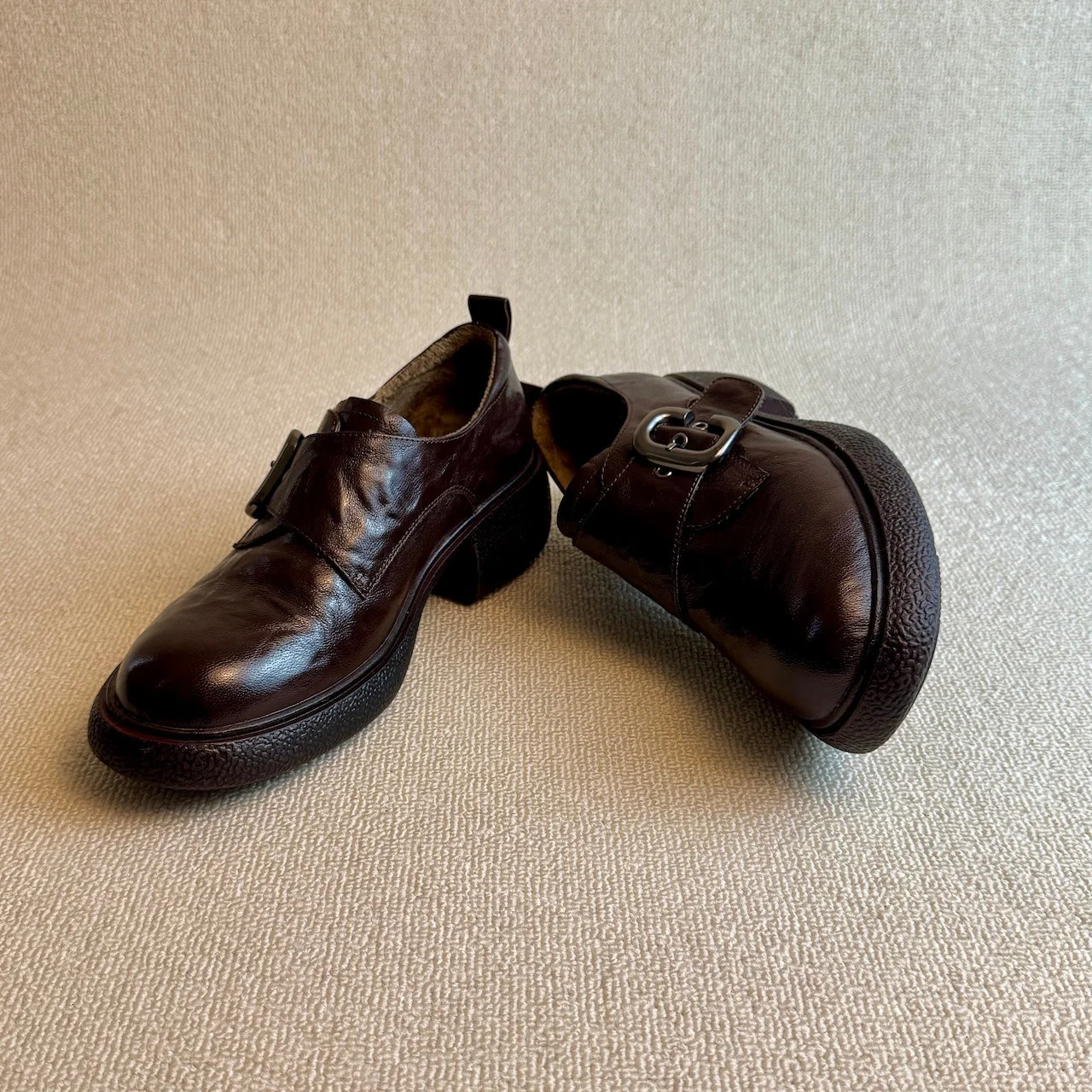 Damen Moderne Halbschuhe mit verstellbarem Riemen und bequemer Sohle Heidi Mode - Image 7