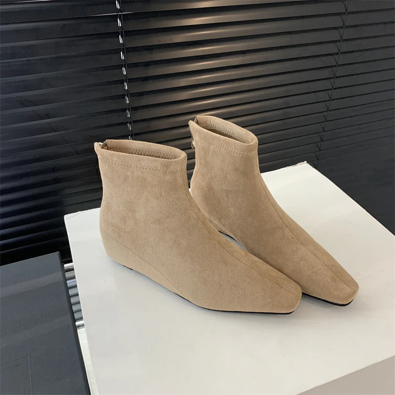 Damen modische Ankle Boots aus feinem Wildleder mit spitzem Schnitt und leichter Keilsohle Heidi Mode - Image 6