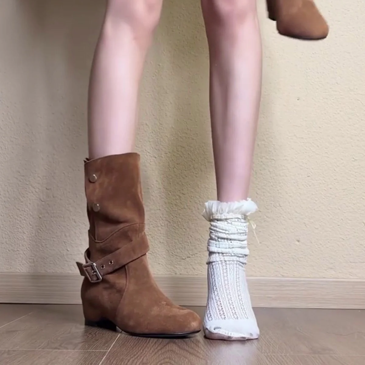 Damen modische Ankle Boots mit asymmetrischem Schnitt und dekorativer Schnalle Heidi Mode - Image 3