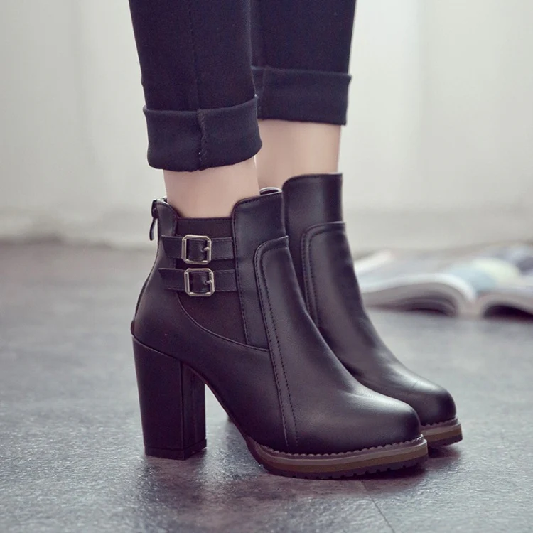 Damen modische Ankle Boots mit robustem Blockabsatz und stilvollen Schnallendetails Heidi Mode