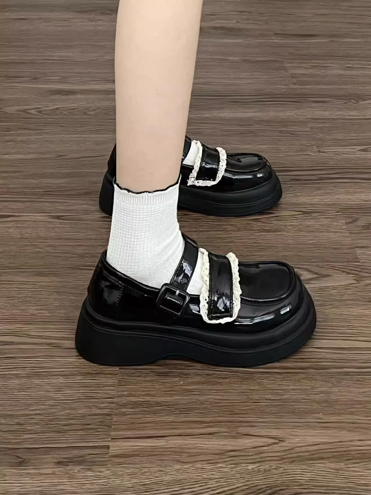 Damen Modische Ballerinas mit verstellbarem Riemen und elegantem Perlendetail Heidi Mode - Image 2