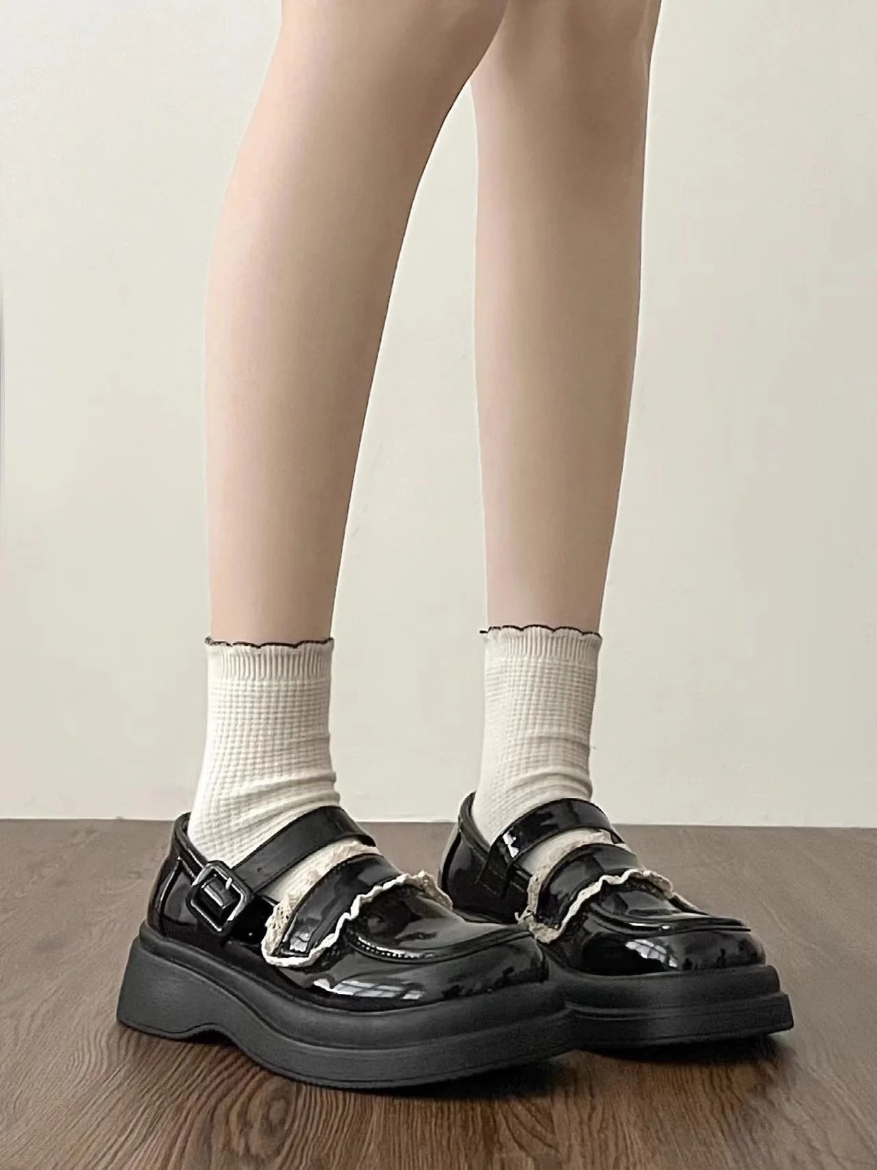 Damen Modische Ballerinas mit verstellbarem Riemen und elegantem Perlendetail Heidi Mode - Image 4