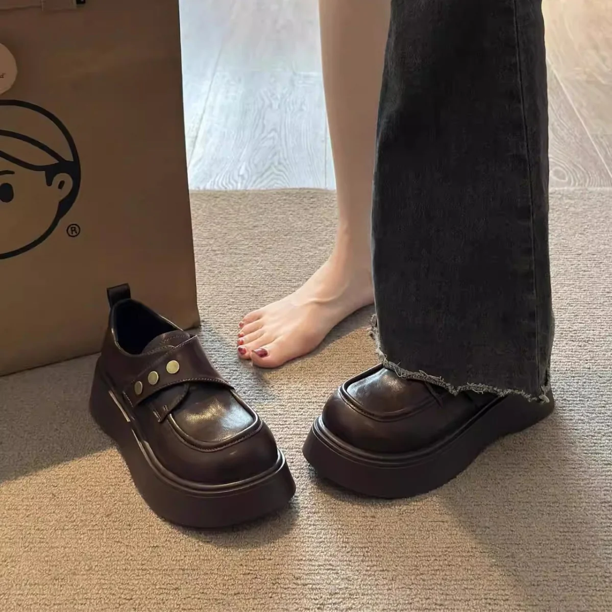 Damen modische Chunky Loafers mit eleganten Metallknöpfen Heidi Mode - Image 4