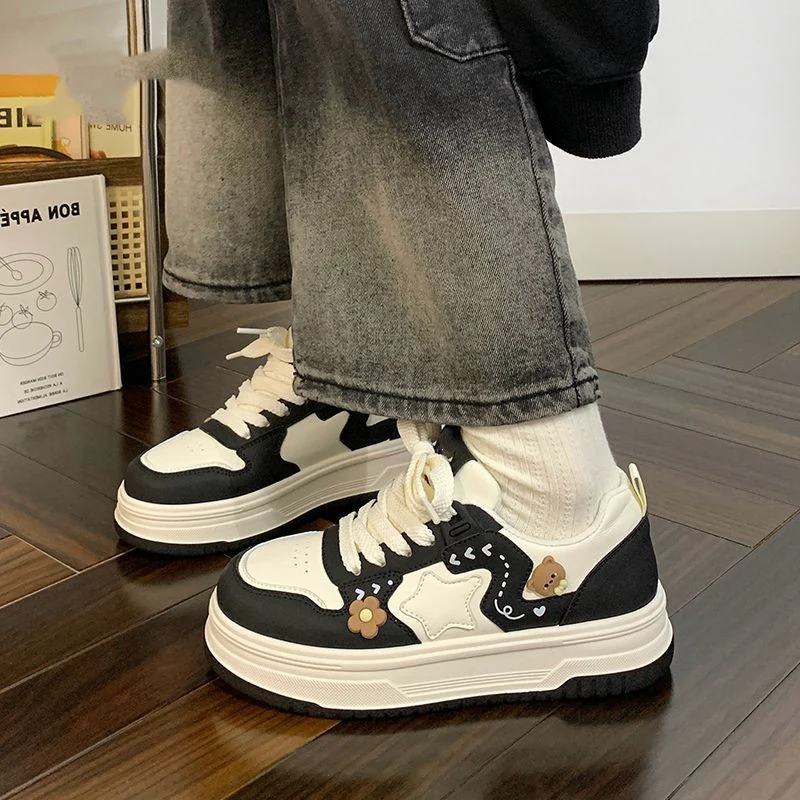 Damen Modische Chunky Sneakers mit verspielten Applikationen Heidi Mode - Image 2