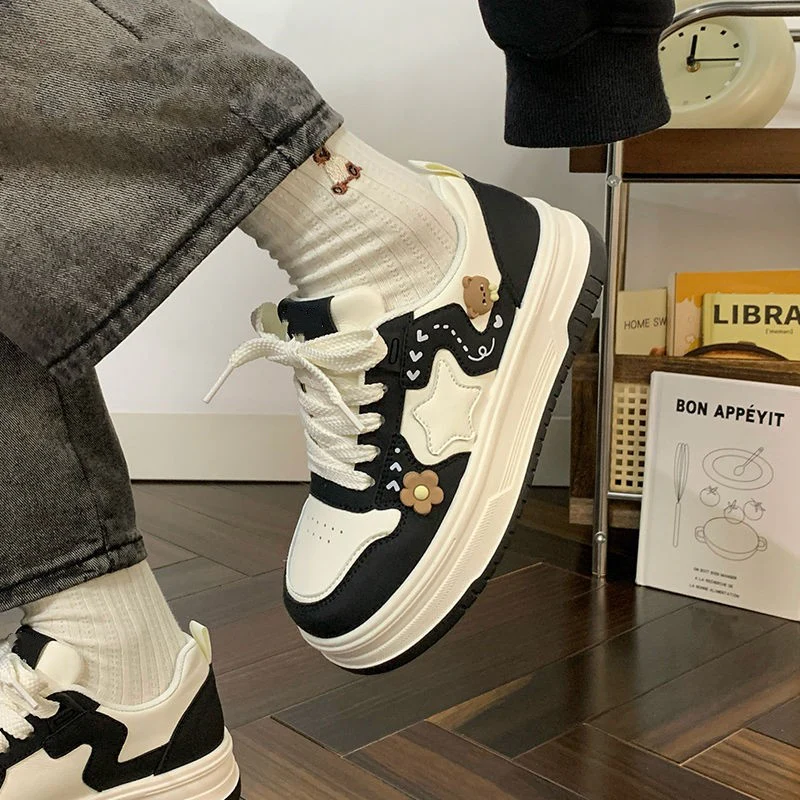 Damen Modische Chunky Sneakers mit verspielten Applikationen Heidi Mode - Image 3