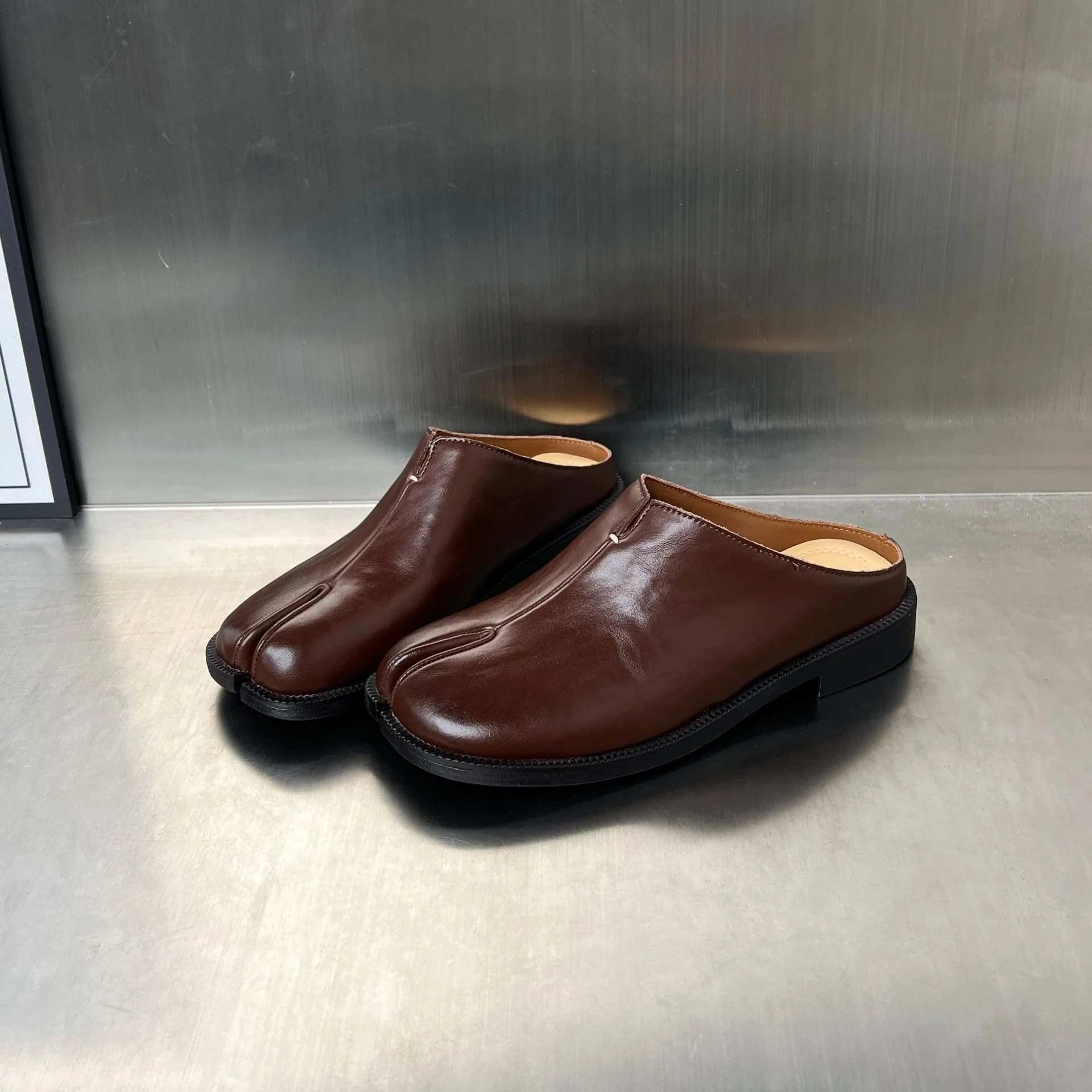 Damen modische Clogs mit einzigartigem Design und bequemer Schnallenverzierung Heidi Mode - Image 7