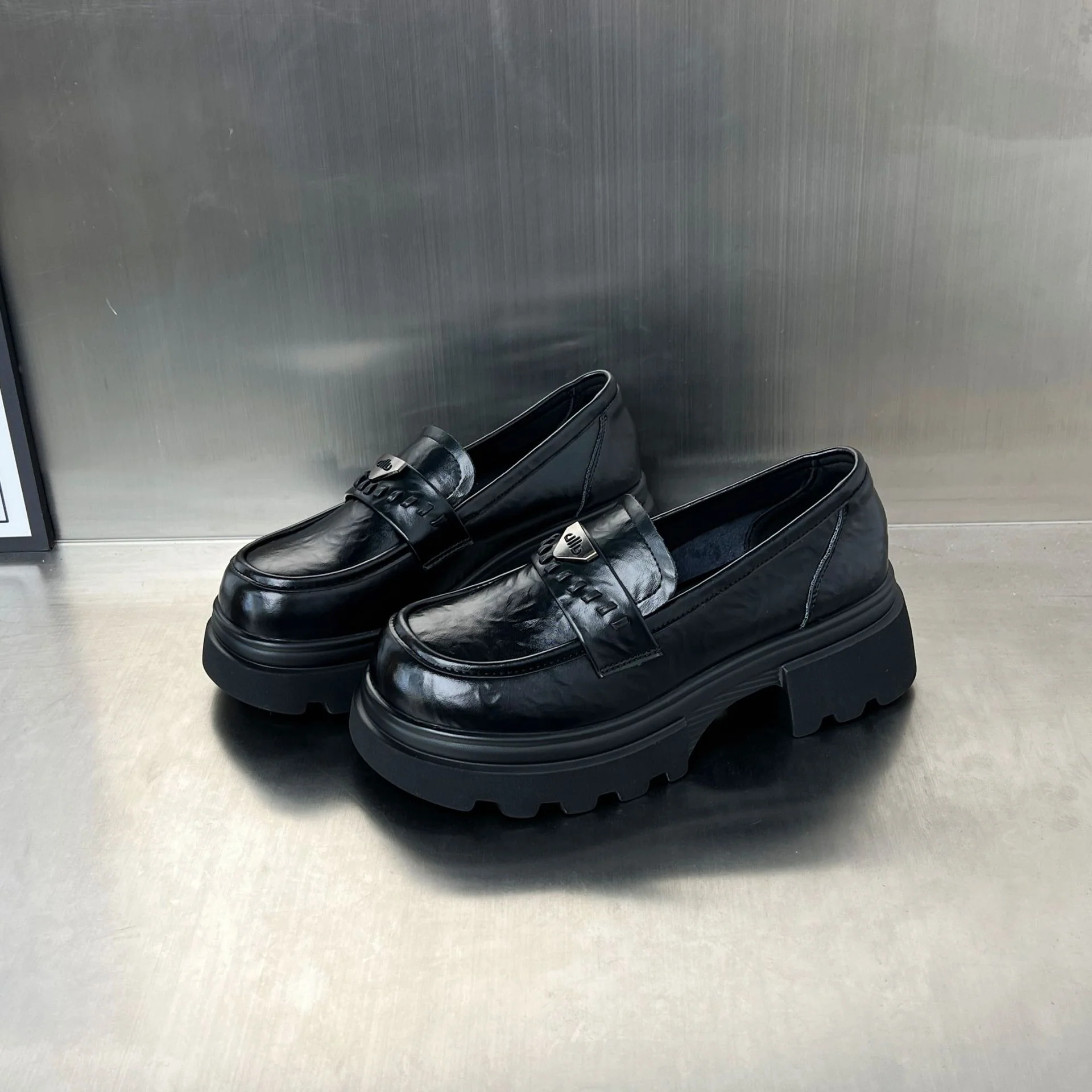 Damen modische Clogs mit klobiger Sohle und glänzender Lederoberfläche Heidi Mode - Image 6