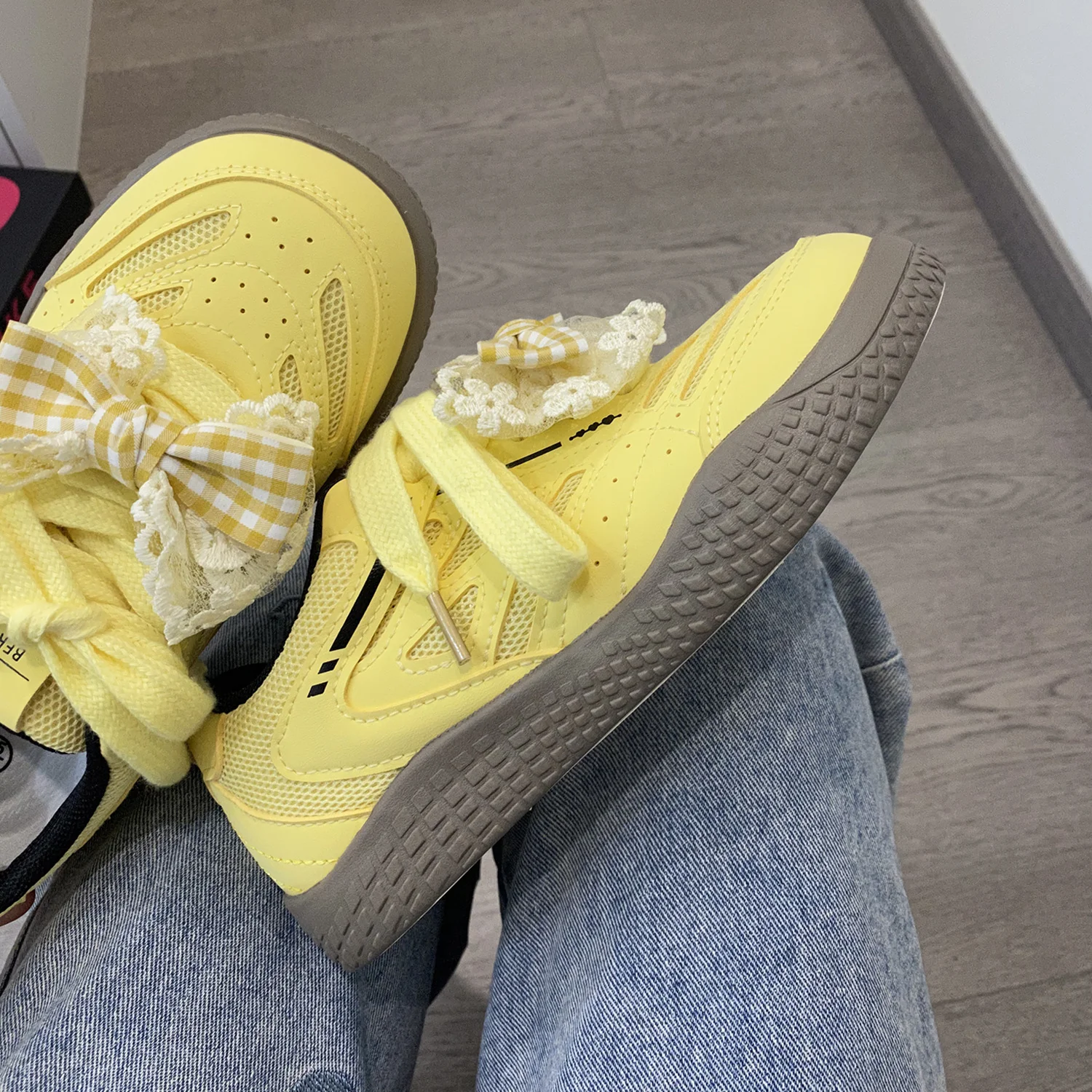 Damen Modische Freizeit Sneakers mit verspielten Applikationen Heidi Mode - Image 2