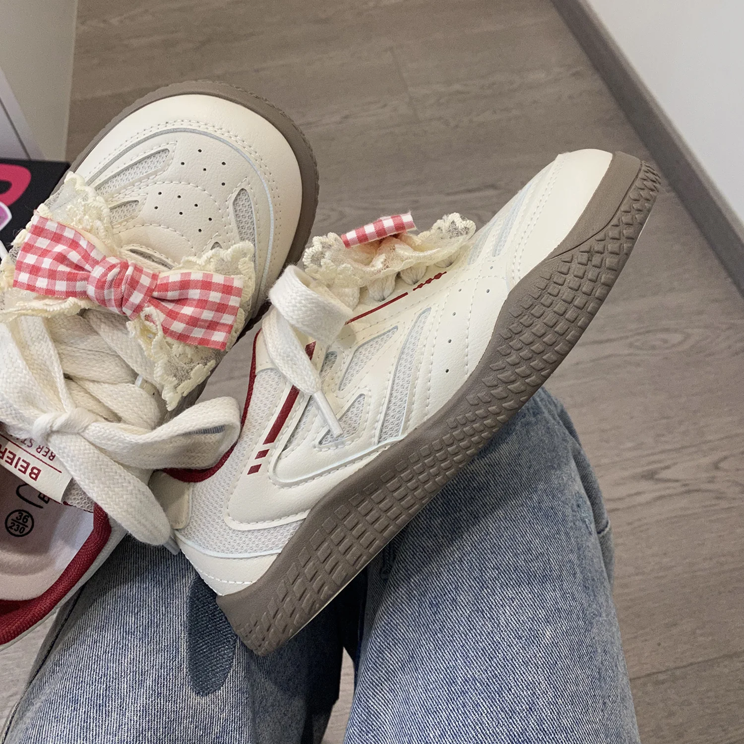 Damen Modische Freizeit Sneakers mit verspielten Applikationen Heidi Mode - Image 3