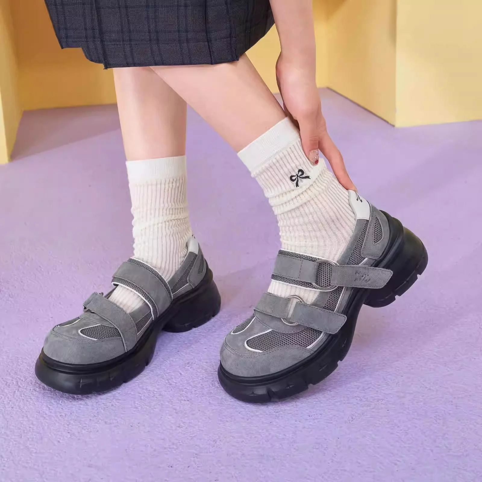 Damen modische Freizeitschuhe mit verstellbaren Riemen und dämpfender Profilsohle Heidi Mode - Image 3