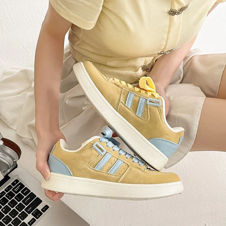 Damen Modische Freizeitsneakers mit weichem Wildleder-Obermaterial und bunten Akzenten Heidi Mode - Image 4