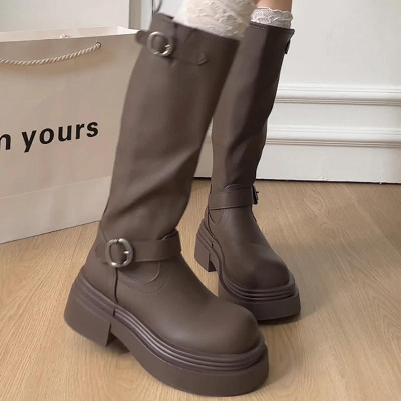 Damen modische kniehohe Stiefel mit coolem Schnallen-Detail Heidi Mode