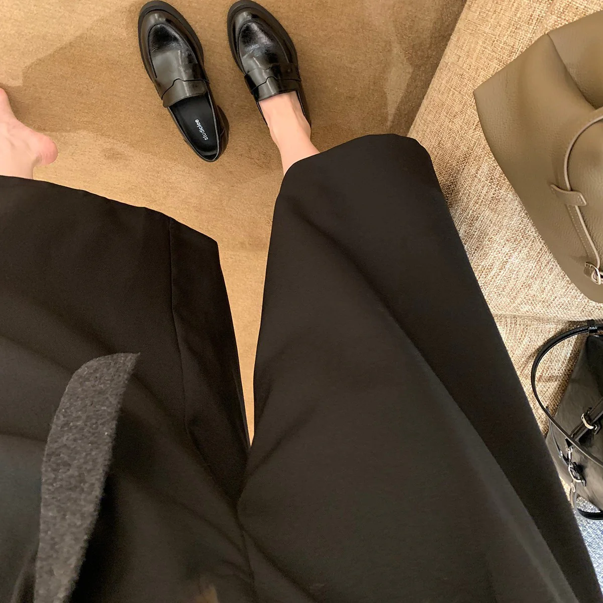 Damen modische Loafers mit glänzender Oberfläche und komfortablem Blockabsatz Heidi Mode - Image 3