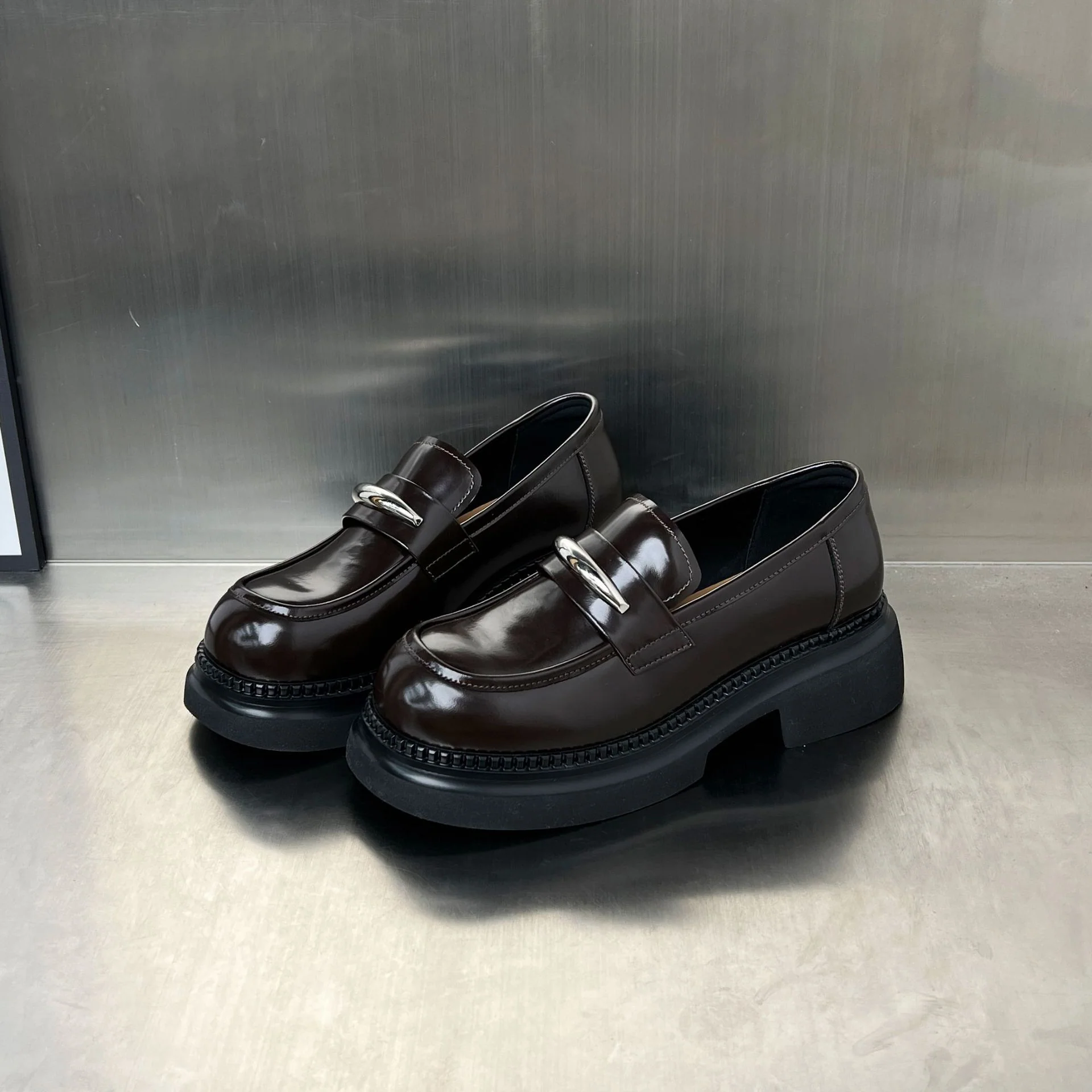 Damen Modische Loafers mit trendiger Schnallenverzierung und stabiler Plateausohle Heidi Mode - Image 7