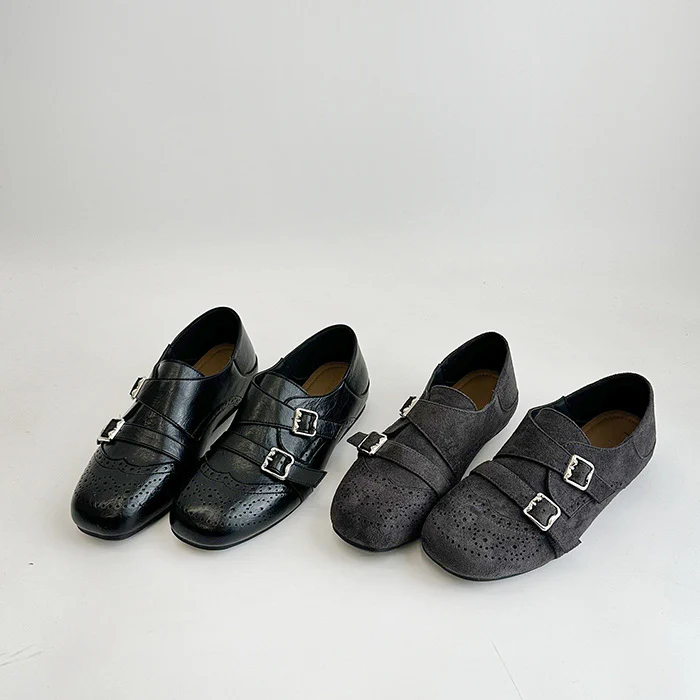 Damen modische Mokassins mit doppeltem Schnallenverschluss und stilvollem perforiertem Design Heidi Mode