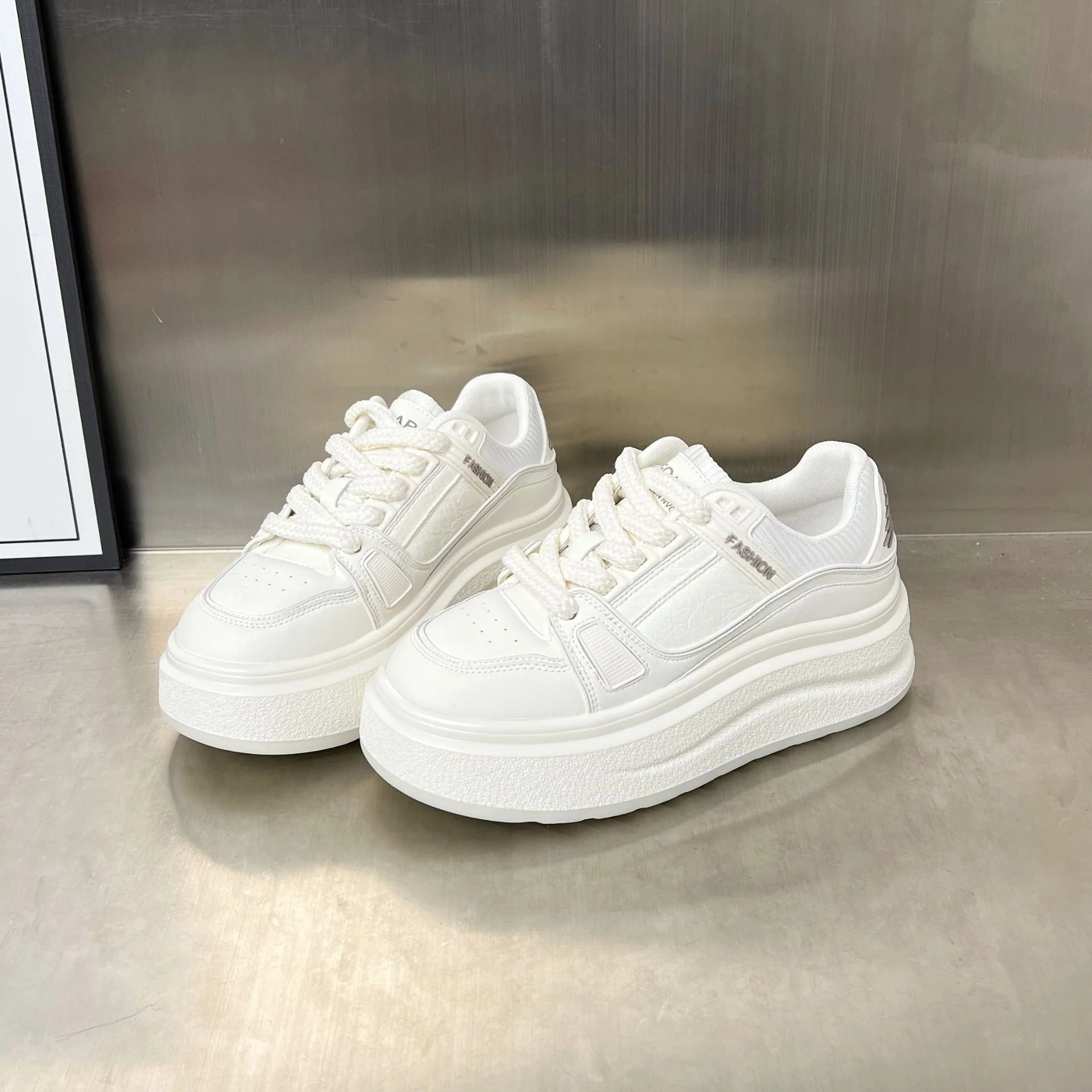 Damen modische Plateau-Sneaker mit atmungsaktiver Struktur und dämpfendem Fußbett Heidi Mode - Image 2