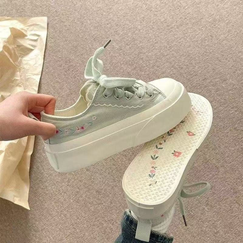 Damen Modische Plateau-Sneaker mit floralen Applikationen und atmungsaktiver Sohle Heidi Mode - Image 4