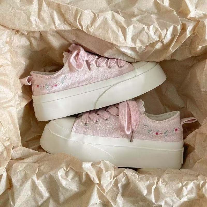 Damen Modische Plateau-Sneaker mit floralen Applikationen und atmungsaktiver Sohle Heidi Mode - Image 5