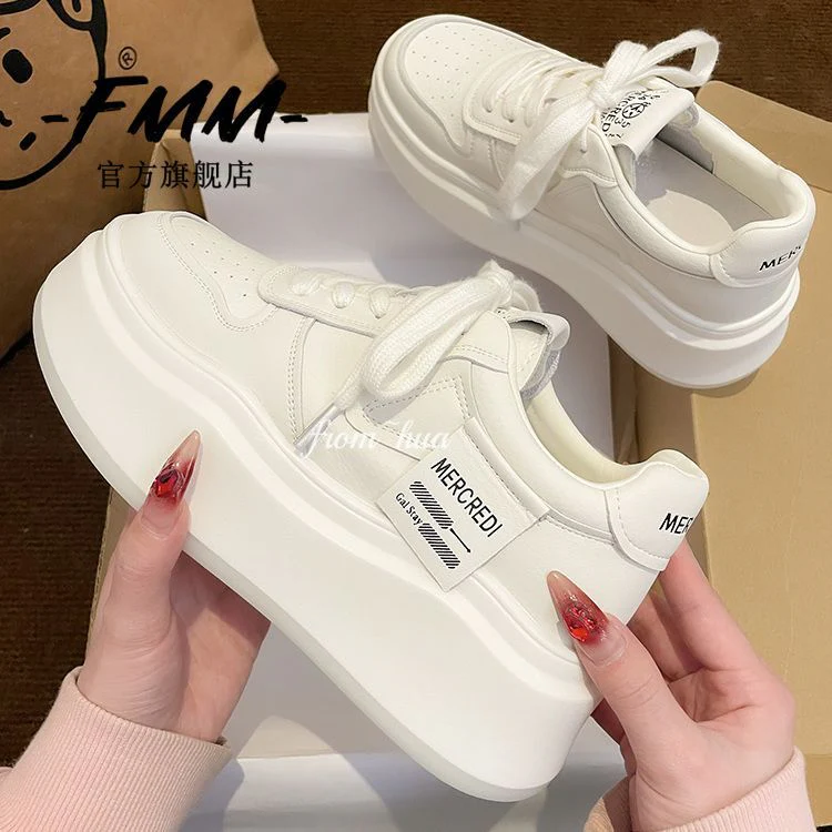 Damen modische Plateau-Sneaker mit hochwertigem Obermaterial und dämpfender Sohle Heidi Mode - Image 2