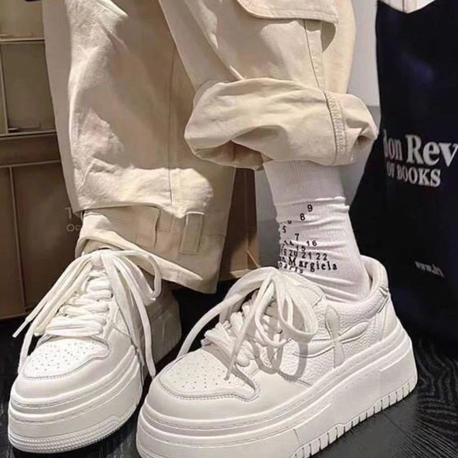 Damen modische Plateau-Sneaker mit strukturiertem Obermaterial und trendigem Design Heidi Mode - Image 2