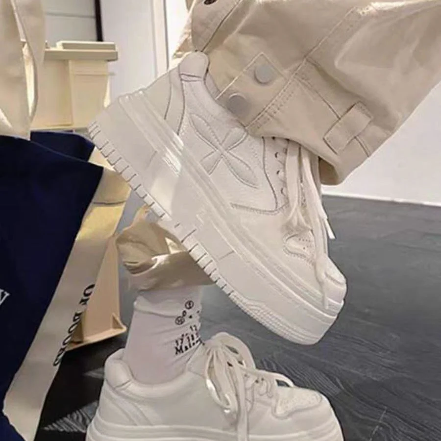 Damen modische Plateau-Sneaker mit strukturiertem Obermaterial und trendigem Design Heidi Mode - Image 4