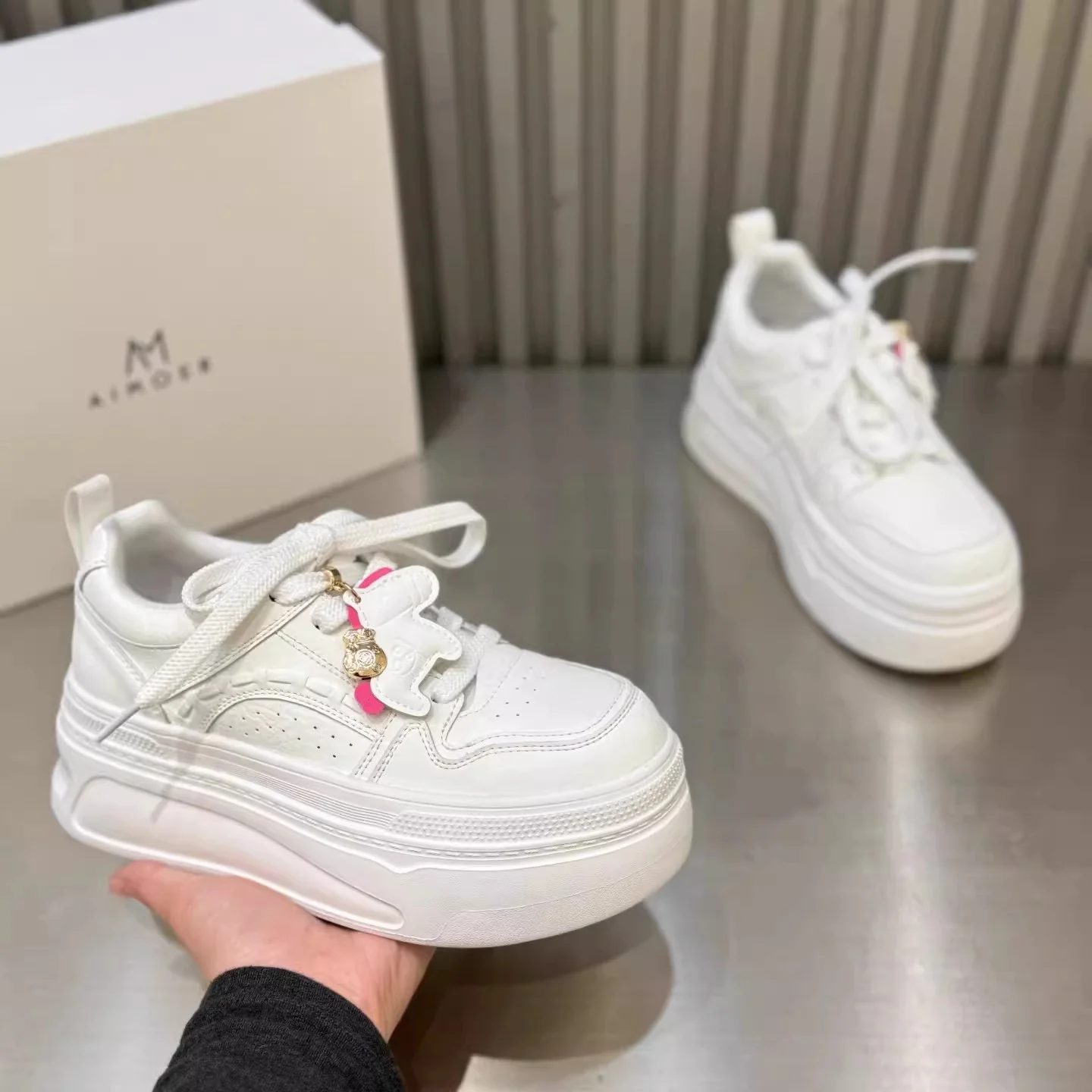 Damen modische Plateau-Sneaker mit verziertem Schnürsystem und komfortabler Dämpfung Heidi Mode - Image 2