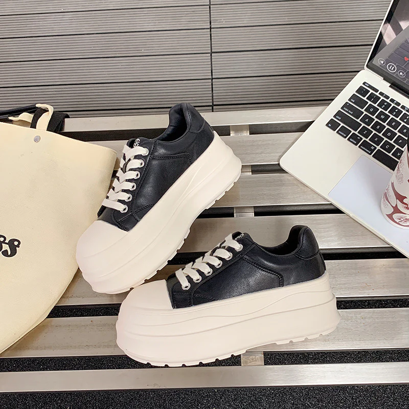 Damen modische Plateau Sneakers mit robustem Obermaterial und detaillierter Schnürung Heidi Mode