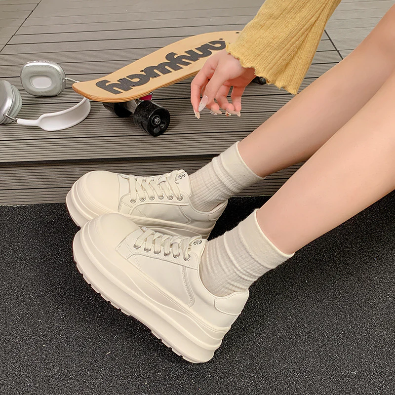 Damen modische Plateau Sneakers mit robustem Obermaterial und detaillierter Schnürung Heidi Mode - Image 3