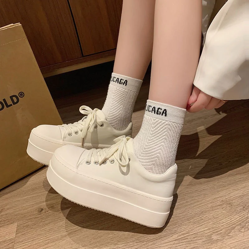 Damen Modische Plateau Sneakers mit stilvollem Obermaterial und bequemer Dämpfung Heidi Mode - Image 2