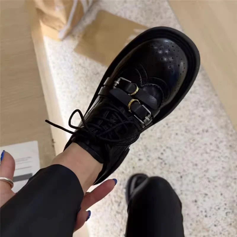 Damen Modische Schnürschuhe mit perforiertem Design und robustem Plateau-Heel Heidi Mode - Image 4