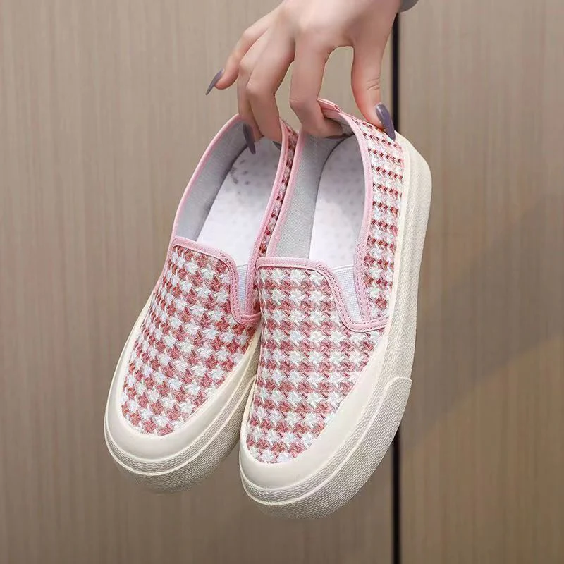 Damen modische Slip-On Sneakers mit Karomuster und flexiblem Fußbett Heidi Mode - Image 3