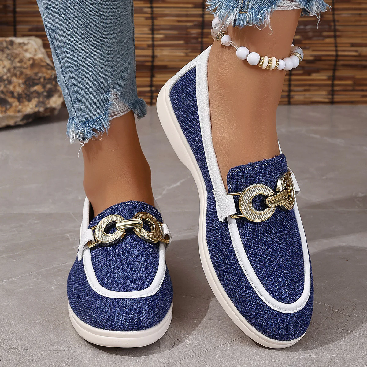 Damen modische Slipper mit elegantem Goldverzierungsdetail Heidi Mode