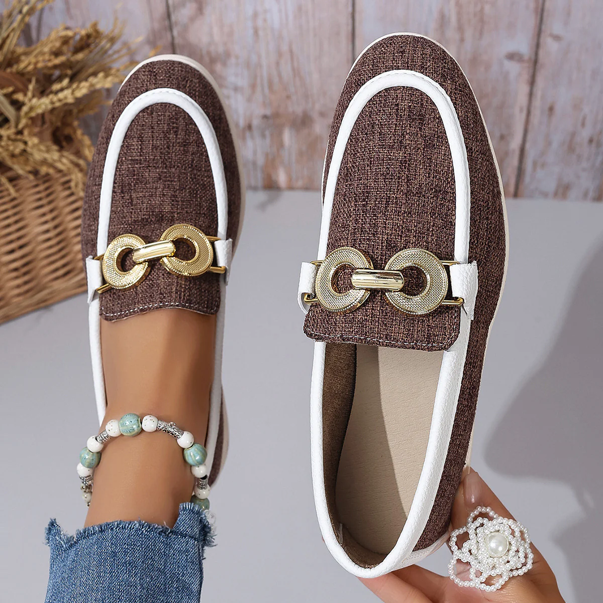 Damen modische Slipper mit elegantem Goldverzierungsdetail Heidi Mode - Image 2