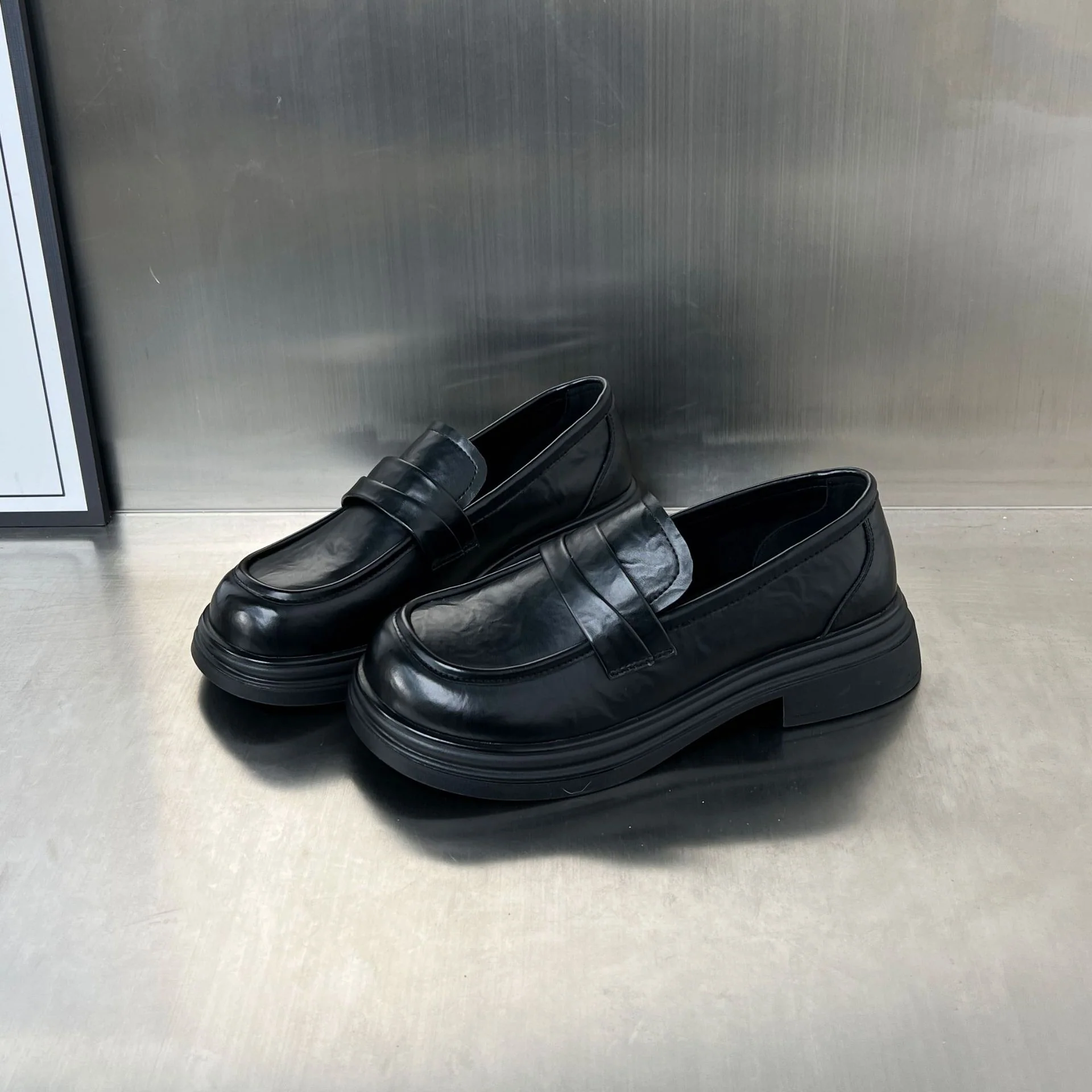 Damen Modische Slipper mit komfortablem Fußbett und edler Verzierungsnaht Heidi Mode - Image 6