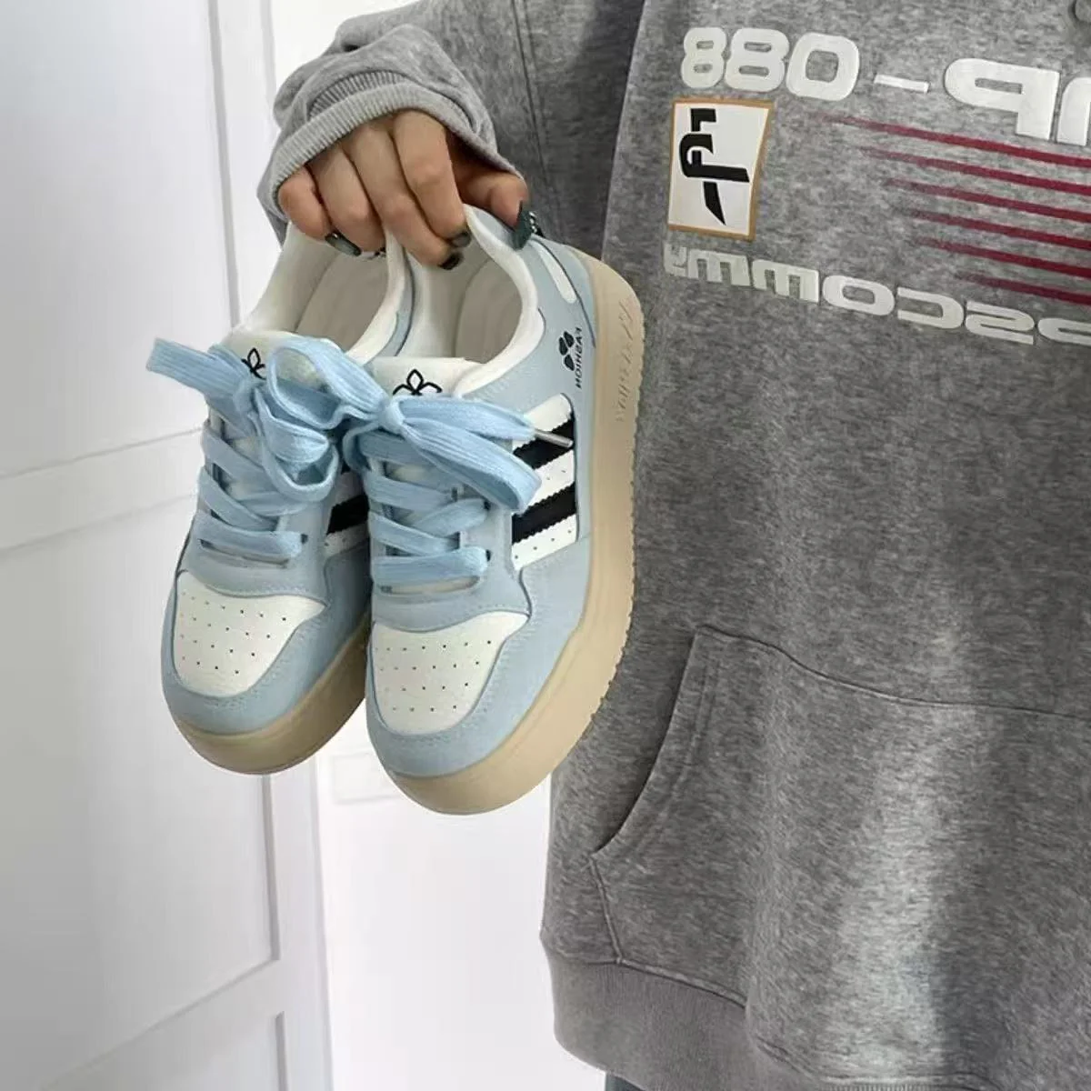 Damen Modische Sneaker im Retro-Style mit hochwertiger Sohle Heidi Mode - Image 5