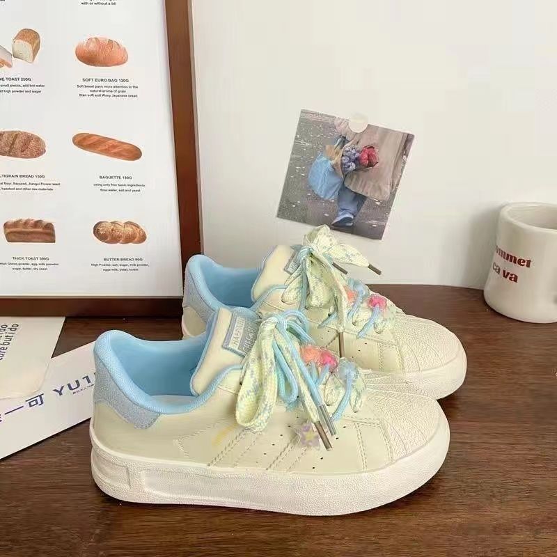 Damen modische Sneaker mit floralem Dekor und dämpfendem Sohlenprofil Heidi Mode - Image 2