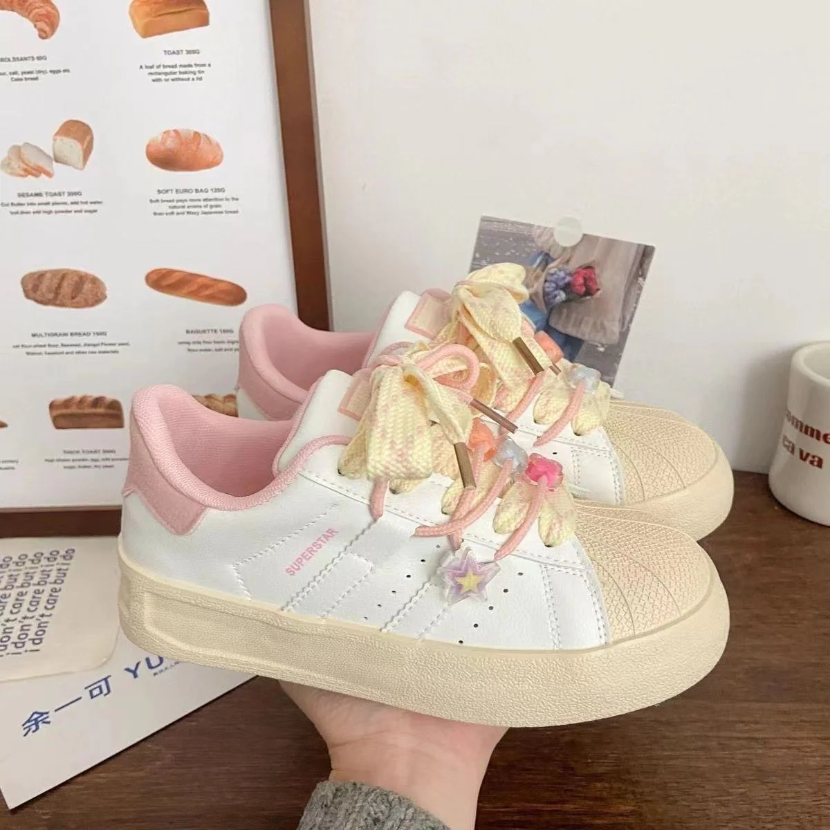 Damen modische Sneaker mit floralem Dekor und dämpfendem Sohlenprofil Heidi Mode - Image 3