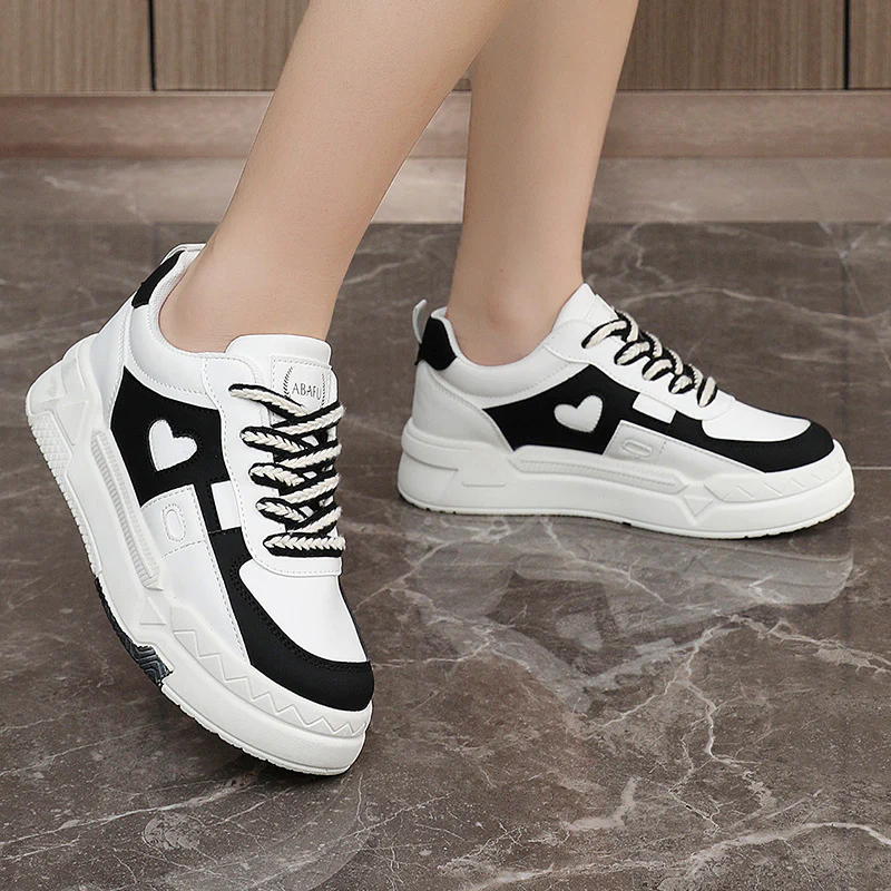 Damen modische Sneaker mit herzförmiger Applikation und robustem Sohlendesign Heidi Mode - Image 3