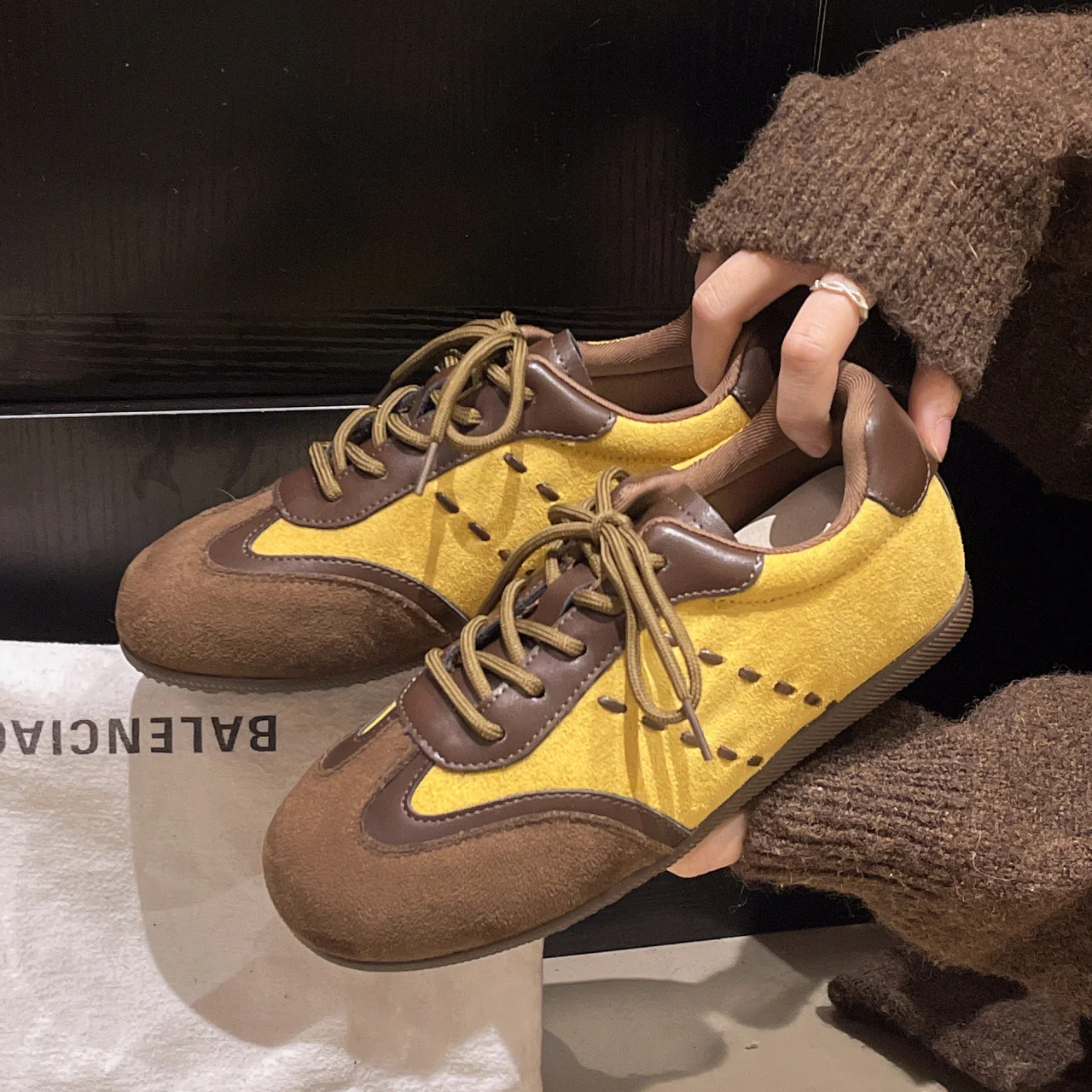 Damen modische Sneaker mit hochwertigem Wildleder-Obermaterial und innovativem Design Heidi Mode