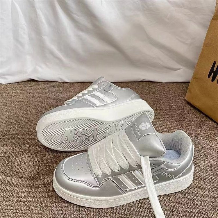 Damen Modische Sneaker mit schimmerndem Metallic-Obermaterial und gepolsterter Innensohle Heidi Mode - Image 2