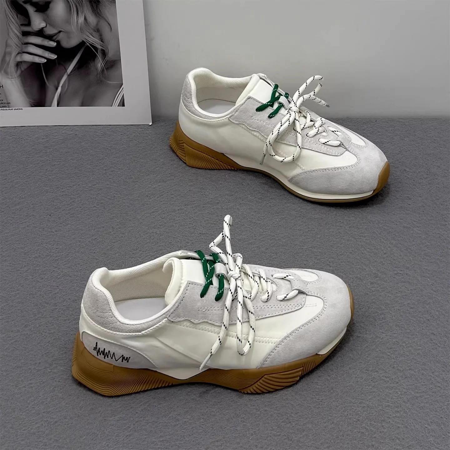 Damen modische Sneakers mit atmungsaktiver Mesh-Oberfläche und trendigem Design Heidi Mode - Image 4