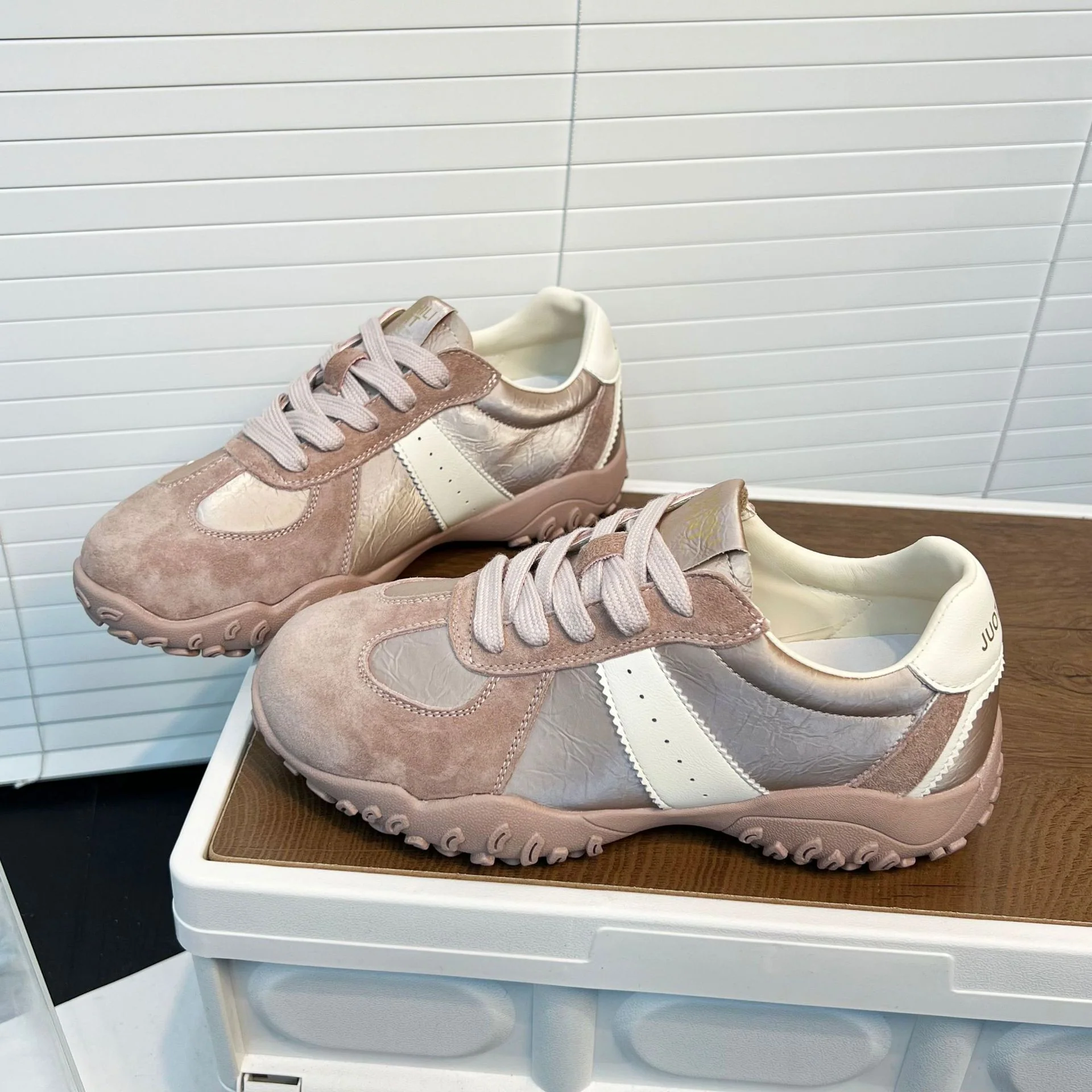Damen modische Sneakers mit atmungsaktiver Oberflächenstruktur und rutschfester Sohle Heidi Mode - Image 2