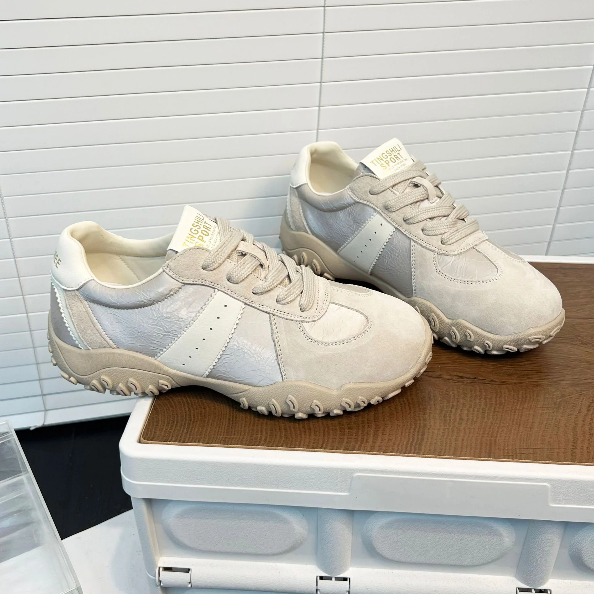 Damen modische Sneakers mit atmungsaktiver Oberflächenstruktur und rutschfester Sohle Heidi Mode - Image 4