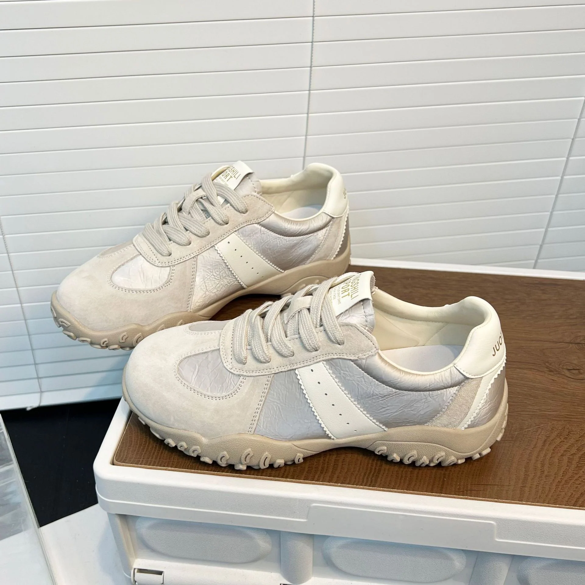 Damen modische Sneakers mit atmungsaktiver Oberflächenstruktur und rutschfester Sohle Heidi Mode - Image 6