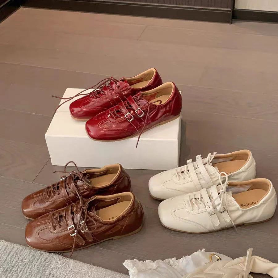 Damen modische Sneakers mit dekorativen Riemen und weichem Innenfutter Heidi Mode